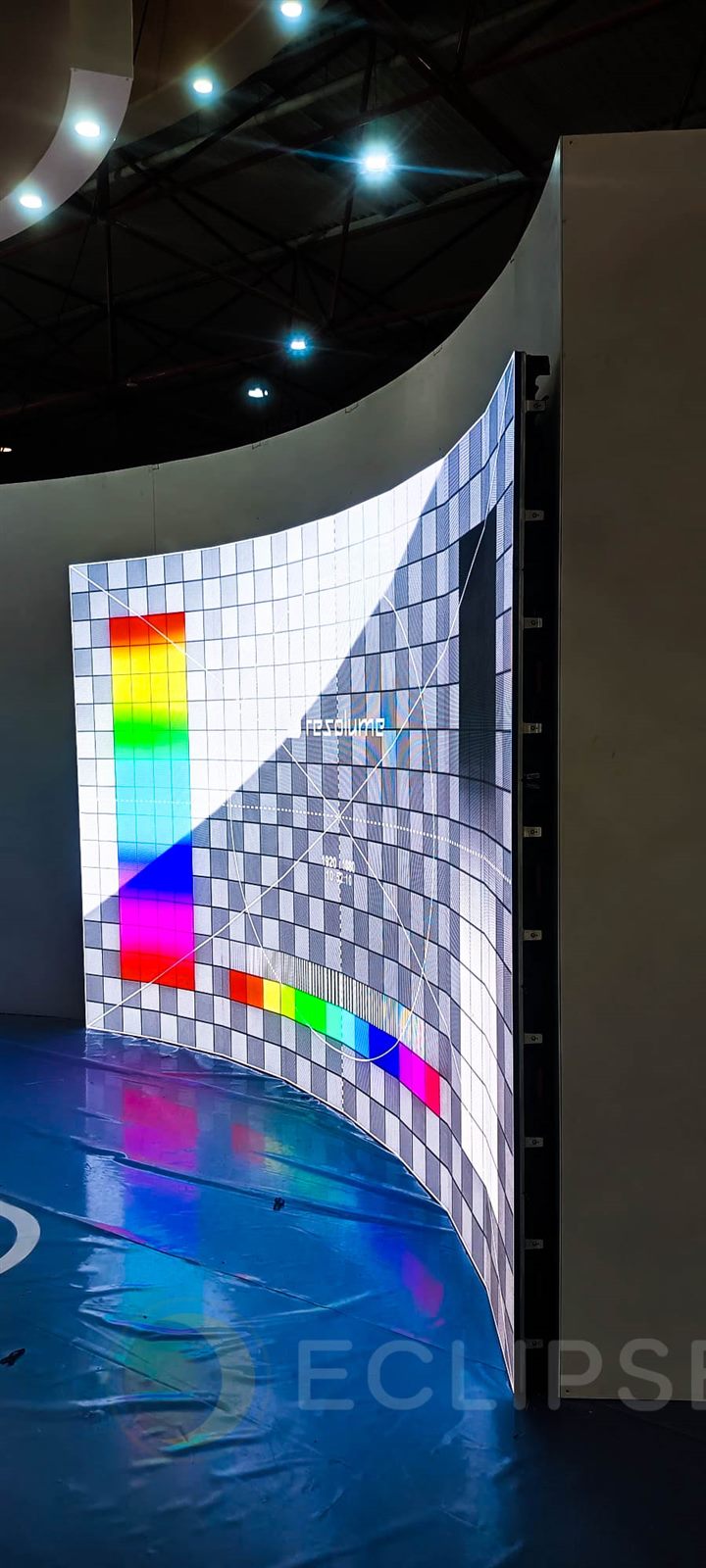FLOENE — painel curvo em funcionamento
