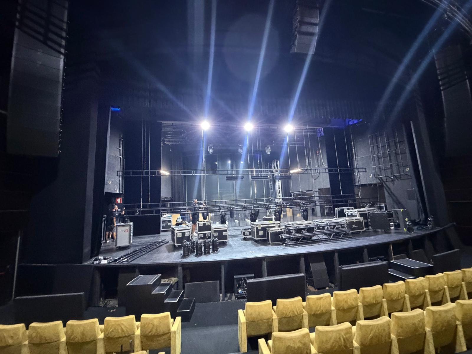 Montagem do equipamento no palco