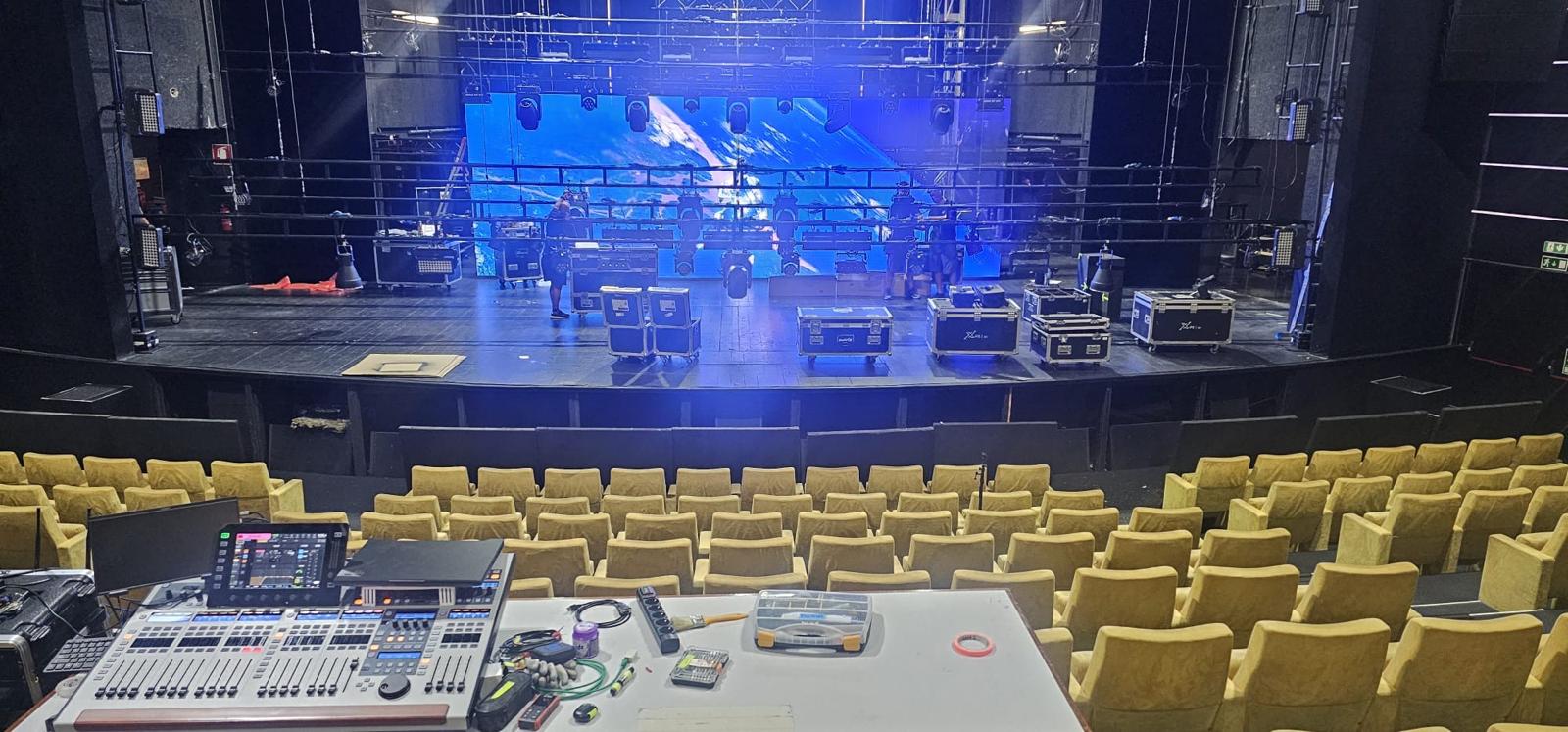 Palco do Casino de Lisboa durante a montagem